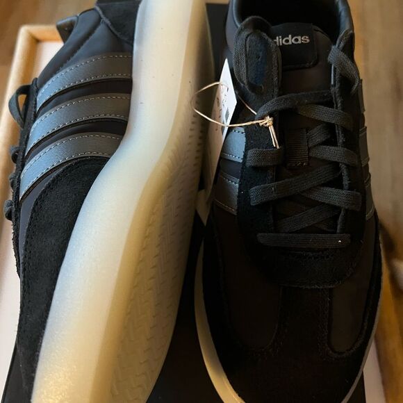 Adidas Women’s Barreda Decode Sneakers Size 9 - Picture 3 of 10